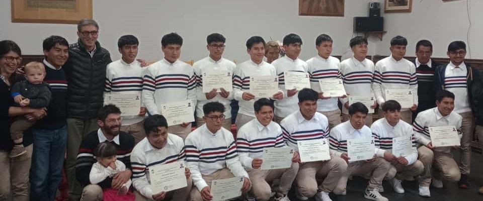 
    .rectangulo {
      background-color:  rgba(255, 0, 0, 0.5);   /* Fondo rojo */
      padding: 20px;           /* Espaciado interno */
      border-radius: 8px;      /* Bordes redondeados opcionales */
      width: fit-content;      /* Ajusta el ancho al texto */
      color: white;            /* Texto en blanco */
    }
  


  
    “Cumple con tus deberes diarios con alegría, y poco a poco alcanzarás grandes cosas.” 
– San Juan Bosco
  
