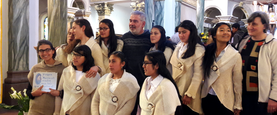 
    .rectangulo {
      background-color:  rgba(255, 0, 0, 0.5);   /* Fondo rojo */
      padding: 20px;           /* Espaciado interno */
      border-radius: 8px;      /* Bordes redondeados opcionales */
      width: fit-content;      /* Ajusta el ancho al texto */
      color: white;            /* Texto en blanco */
    }
  


  
    “No siempre podemos hacer grandes cosas, pero sí podemos hacer cosas pequeñas con un gran amor.”
— Santa Teresa de Calcuta
  
